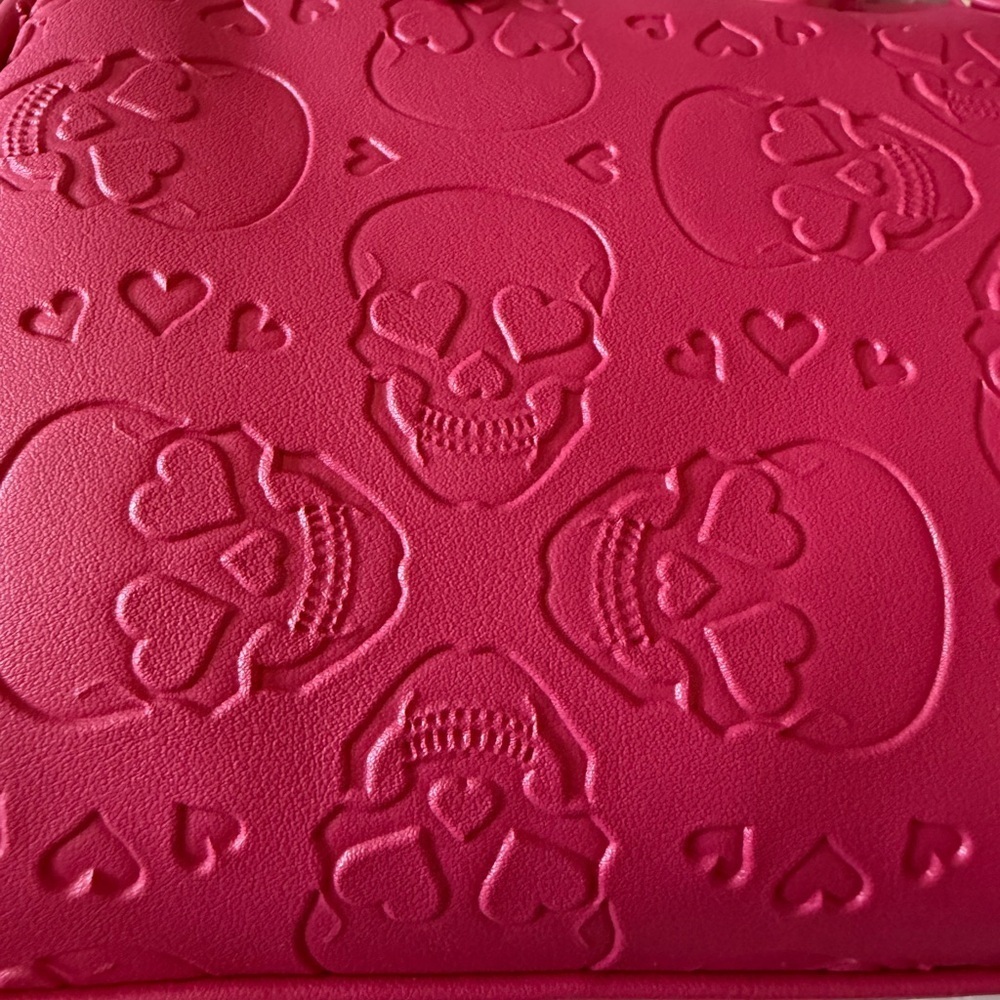 NEW Betsey Johnson Skull Barrel Handbag - Picture 9 of 9